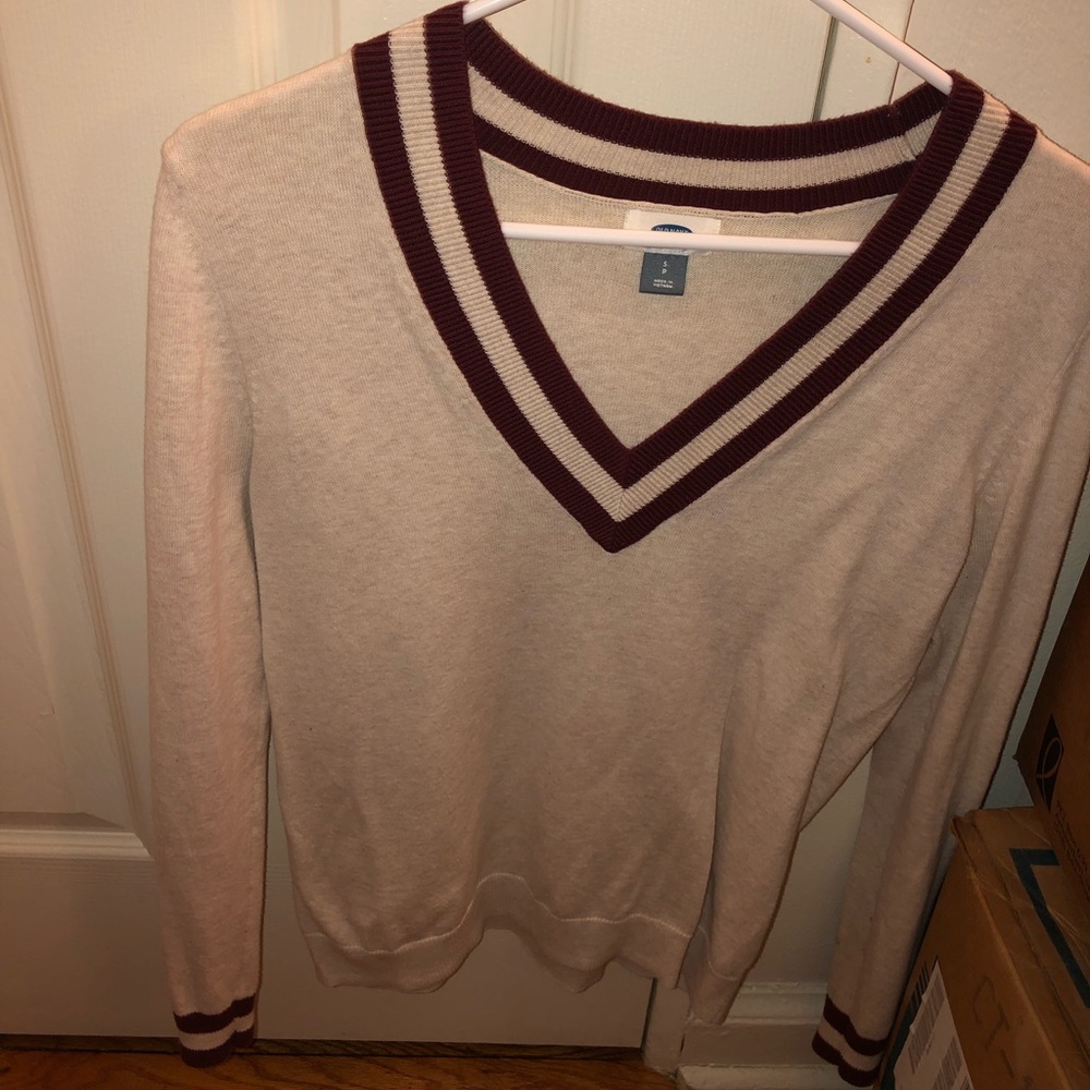 Tan long sleeve sweater with maroon trim